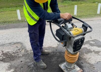 Bacheo con asfalto en frío