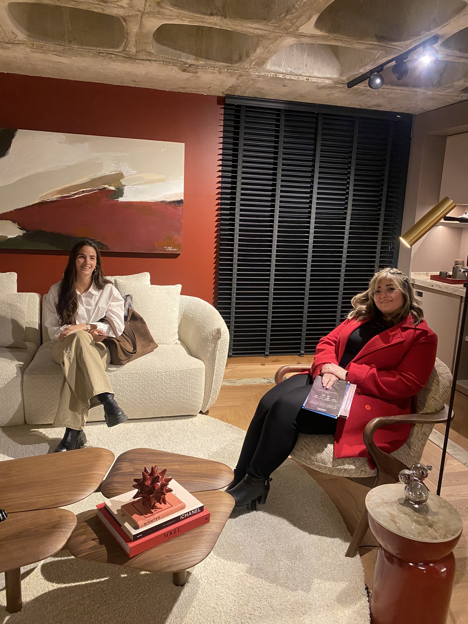 Casa Foa 2026. Arquitectas de Svc sentadas en un living moderno